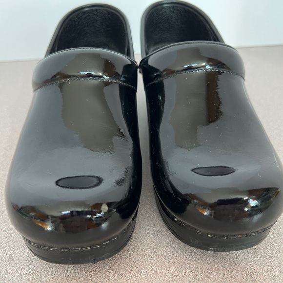 Dansko Women’s Professional Clogs, Regular Width, Size 38 (US size 7.5-8) - Picture 6 of 13